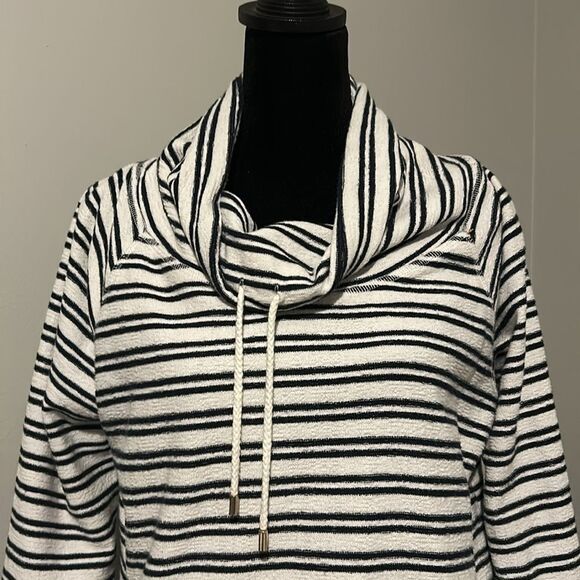 Tommy Hilfiger small cowl neck  D - Picture 3 of 6